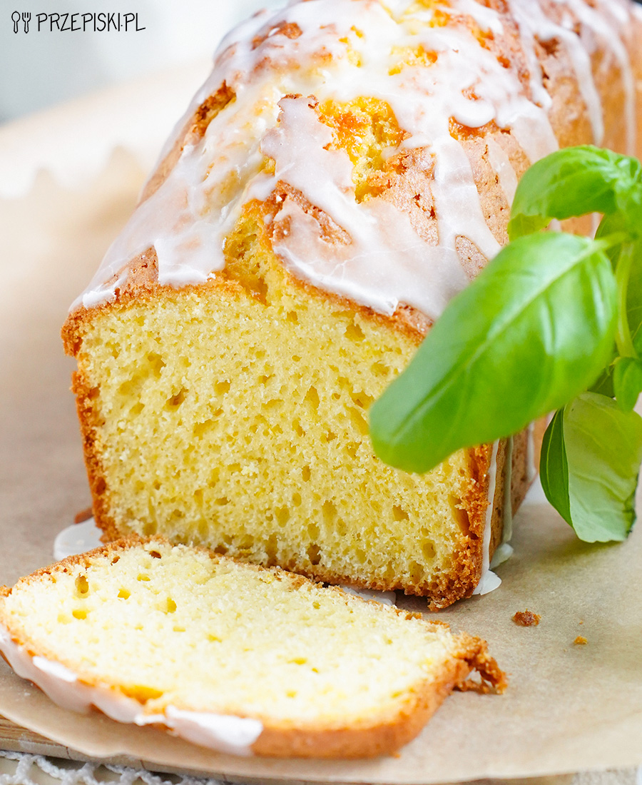 Wielkanocna babka z lukrem