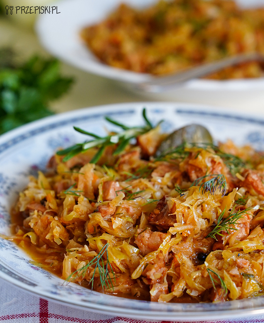 Bigos z młodej kapusty przepis