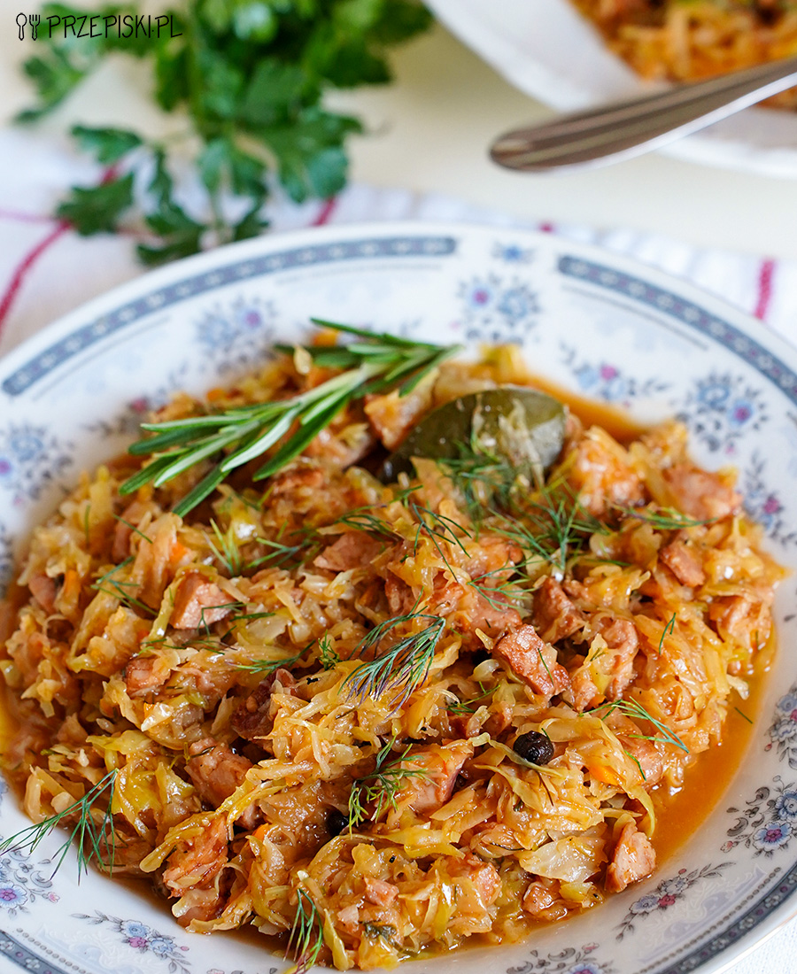 Przepis na bigos z młodej kapusty