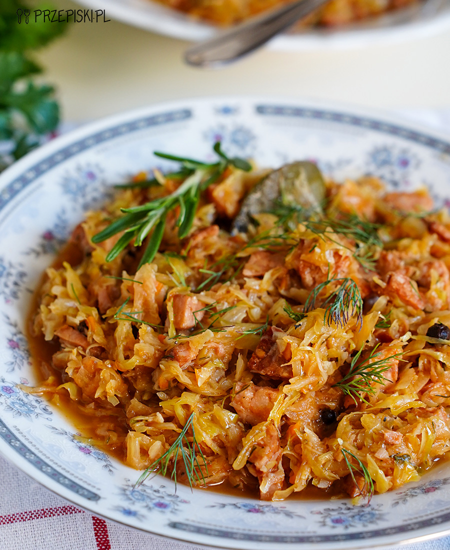 Bigos z młodej kapusty