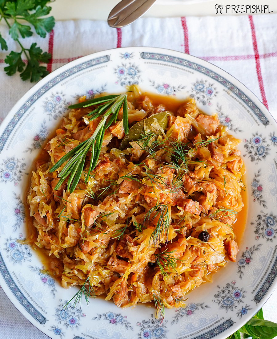 Bigos z młodej kapusty