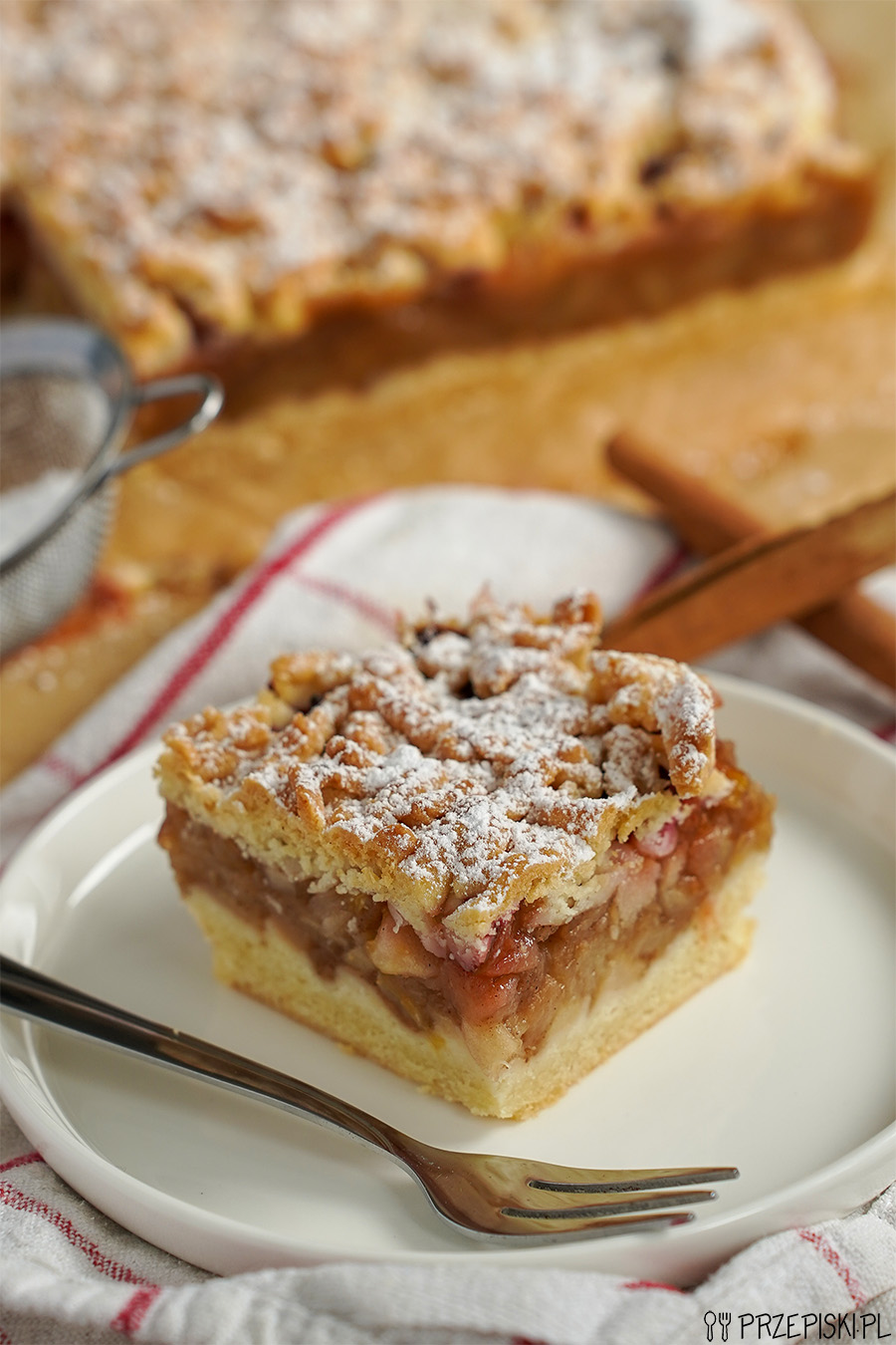 Ciasto kruche z jabłkami i śliwkami