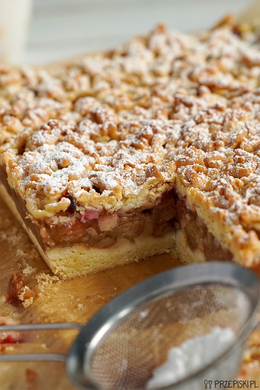 Przepis na ciasto kruche z jabłkami i śliwkami