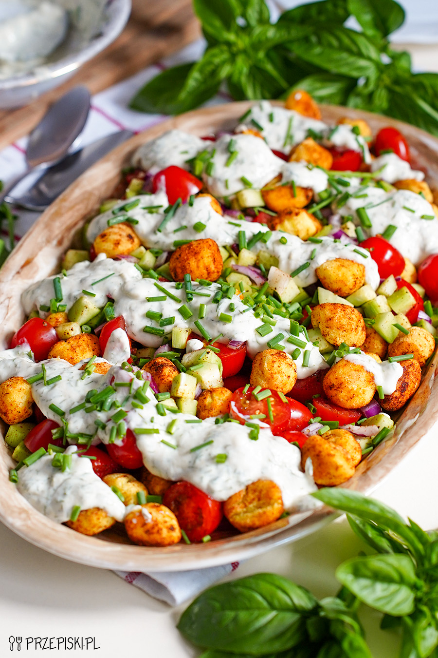 Lekka sałatka z pieczonym gnocchi przepis
