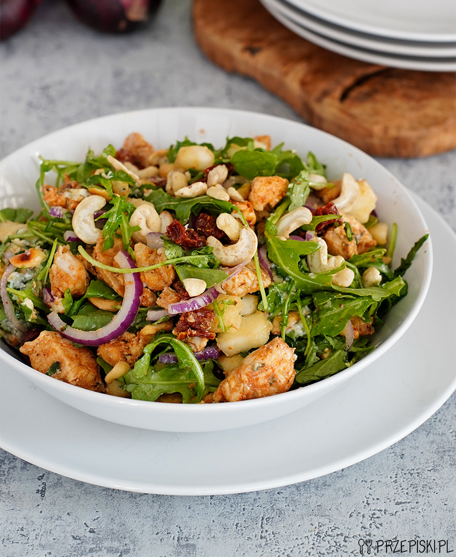 Przepis na sałatkę z rukolą, suszonymi pomidorami i kurczakiem