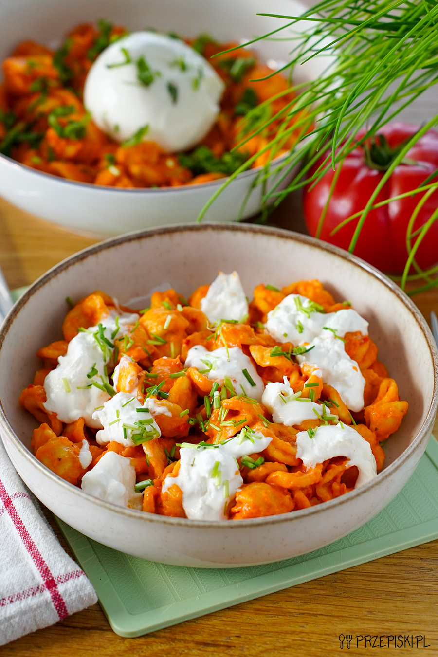 Makaron z pesto paprykowym i burratą w 15 minut