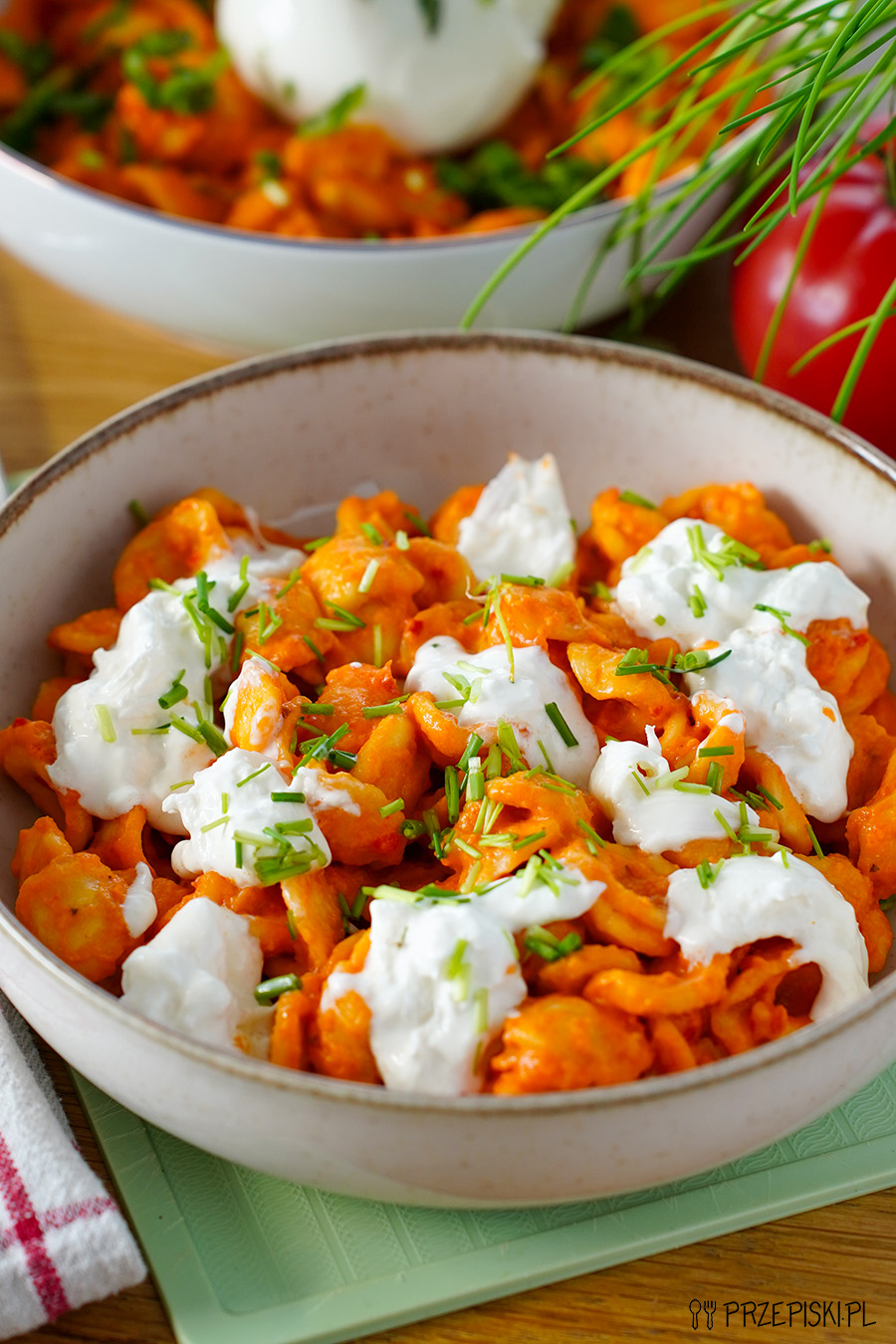 Makaron z pesto paprykowym i burratą