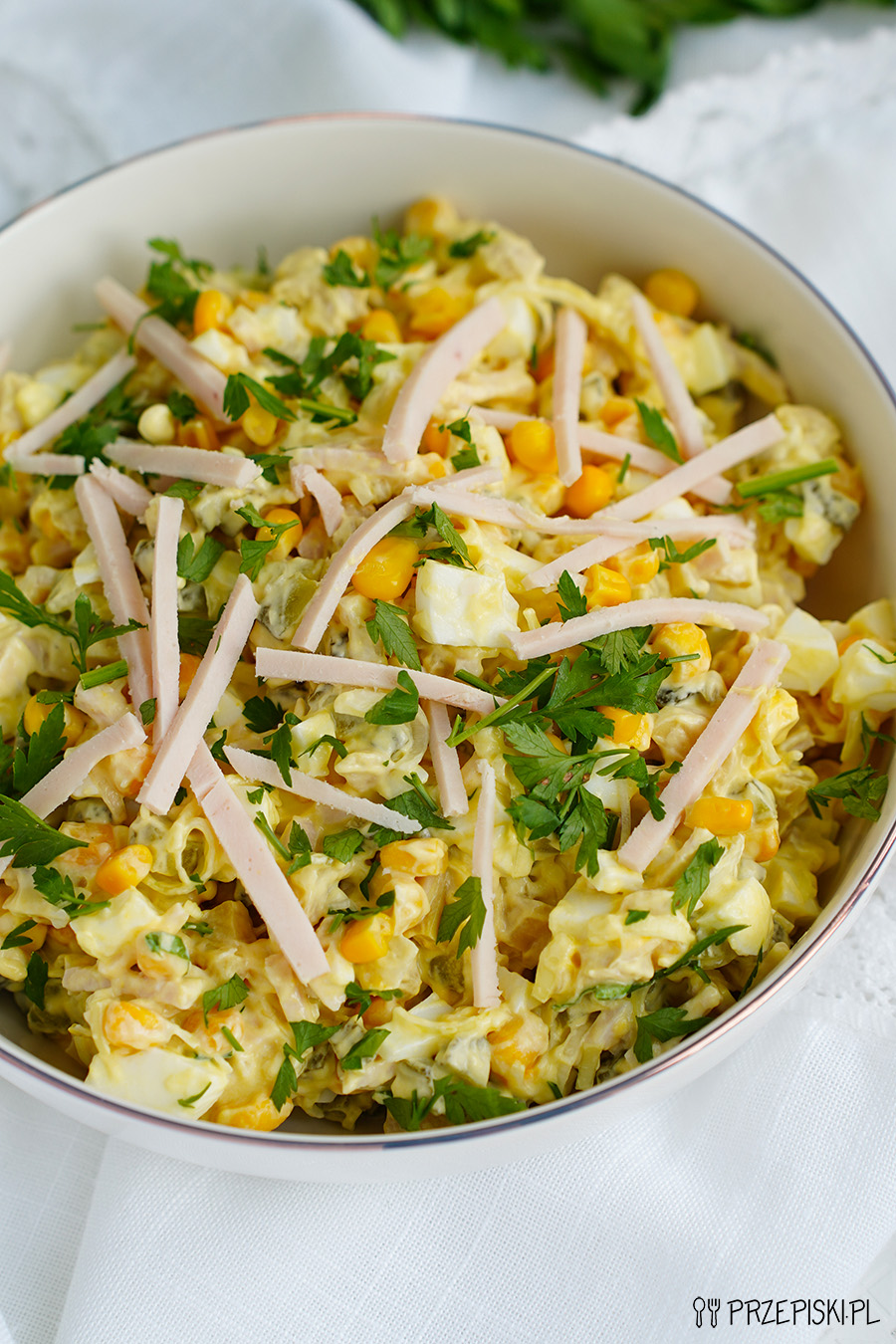 Sałatka z kukurydzą i ogórkami chilli