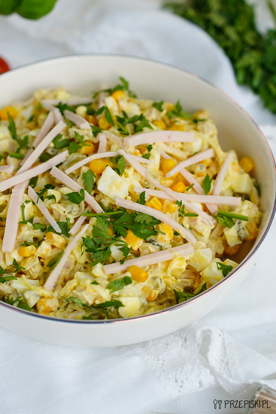 Sałatka z pieczarkami i kukurydzą