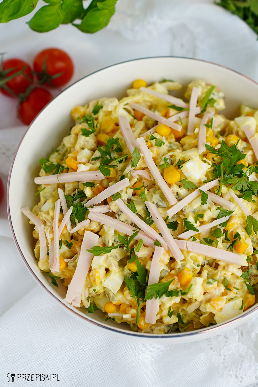 Sałatka z pieczarkami kukurydzą i ogórkami