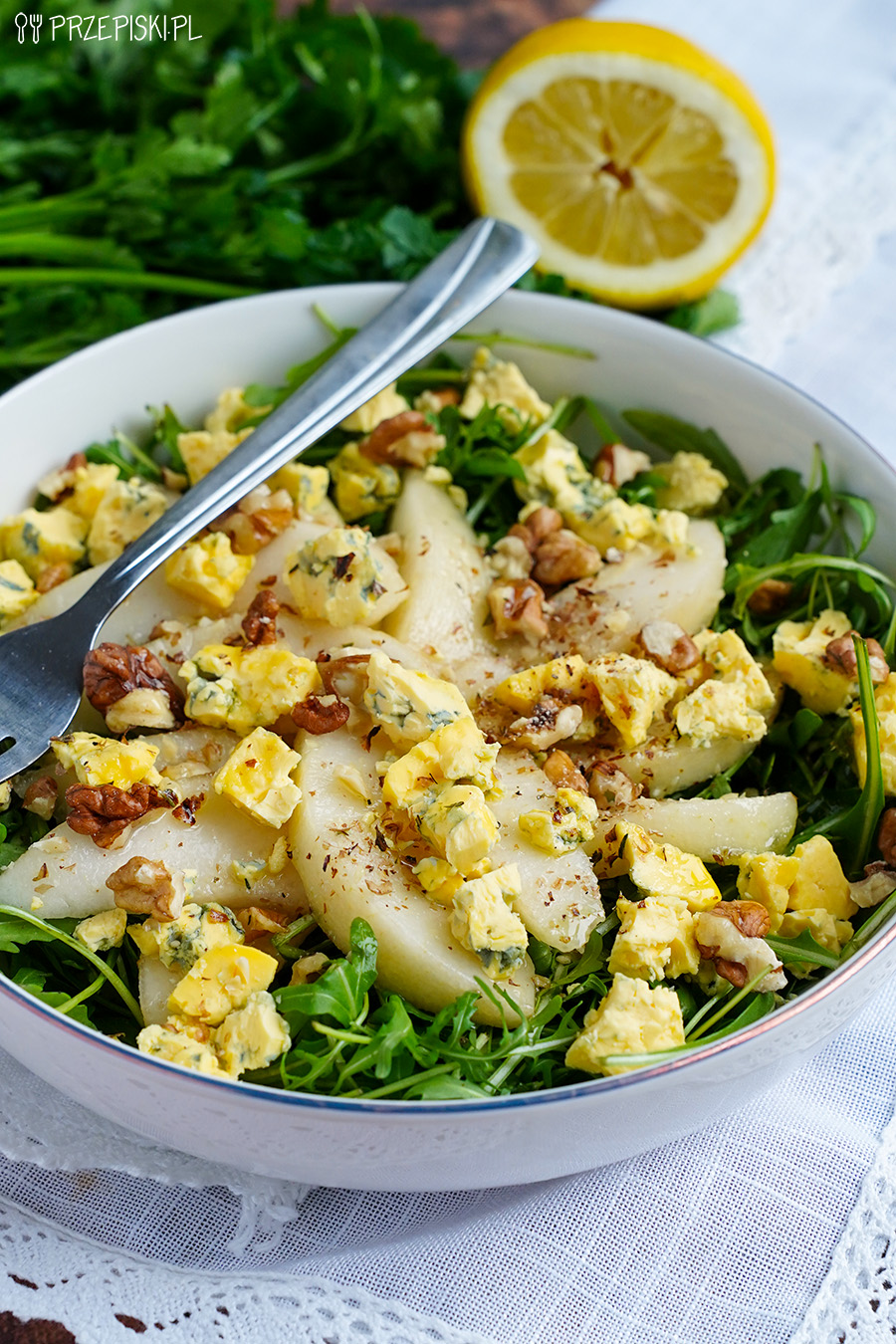 Sałatka z rukolą i serem pleśniowym